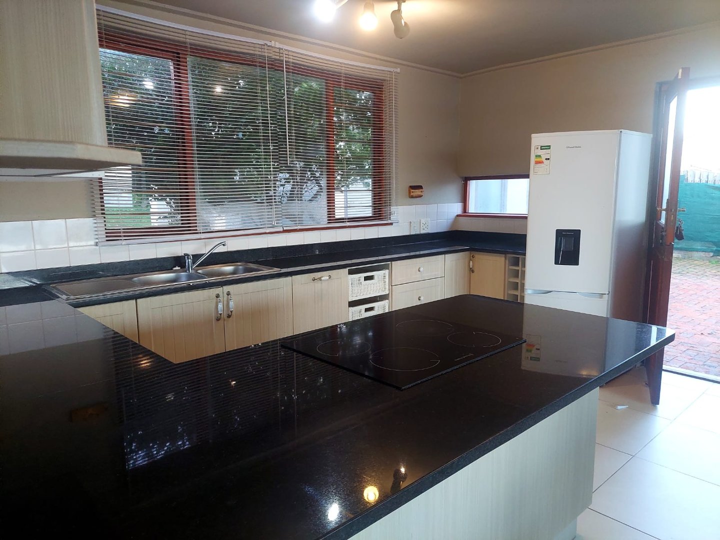 To Let 2 Bedroom Property for Rent in Reebok Western Cape